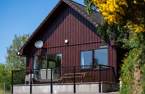 Drumnadrochit House | Beautiful apartment in villa for 6 guests with WIFI, TV, patio, panoramic view and parking