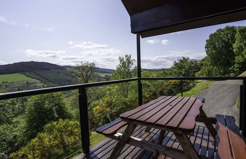 Drumnadrochit House | Beautiful apartment in villa for 6 guests with WIFI, TV, patio, panoramic view and parking