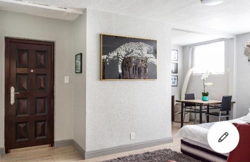 Downtown Los Angeles Apartment | Beautiful Apartment in the heart of Koreatown!