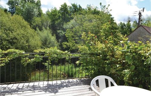 Baccon Apartment | Beautiful Apartment In Baccon With Wifi