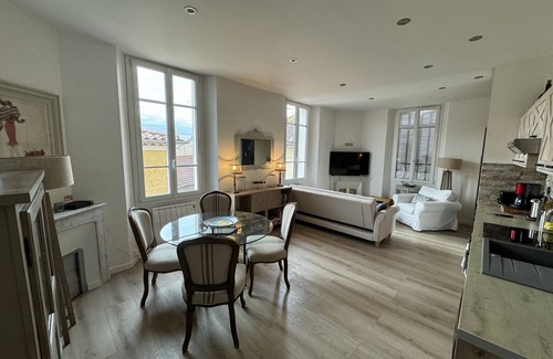 Riou - Petit Juas - Av de Grasse Apartment | Beautiful apartment in Cannes