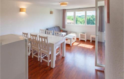 Cassen Apartment | Beautiful Apartment In Cassen