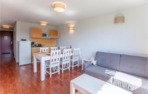 Cassen Apartment | Beautiful Apartment In Cassen