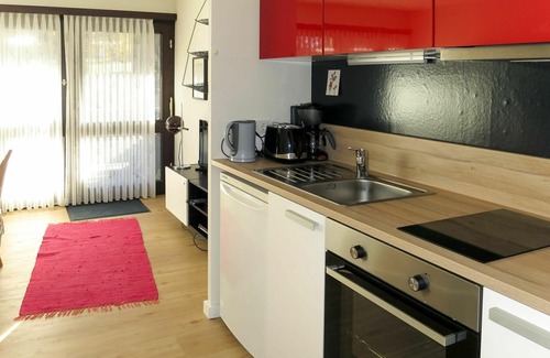 Siegsdorf House | Beautiful apartment in villa for 4 guests with TV, balcony and pets allowed