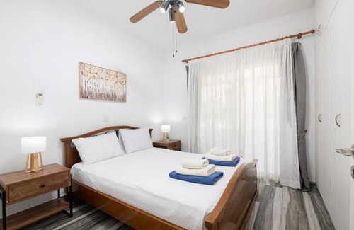Paphos Apartment | Beautiful Apartment in Harbour Paphos, Central & Close to Beach