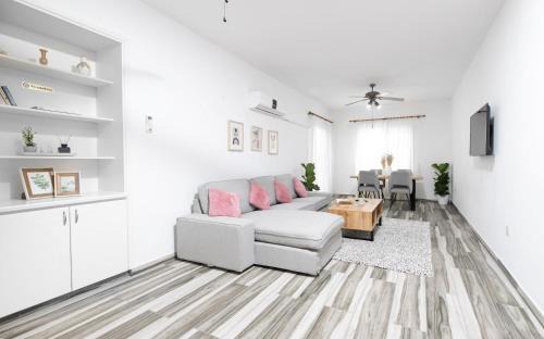 Paphos Apartment | Beautiful Apartment in Harbour Paphos, Central & Close to Beach