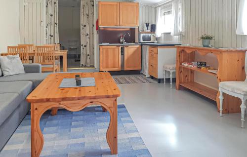Navragol Apartment | Beautiful Apartment In Holmsjö With Wifi