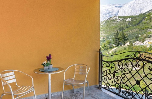 Bratus Apartment | Beautiful apartment in Krvavica