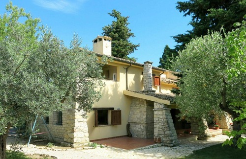 Casalbordino House | Beautiful apartment in villa for 6 guests with WIFI, pool, TV, terrace and parking
