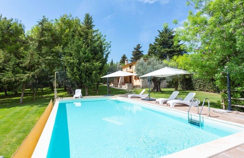 Casalbordino House | Beautiful apartment in villa for 12 people with WIFI, pool, TV, patio and pets allowed