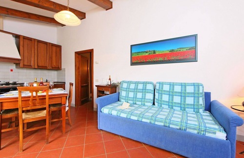 San Leolino Villa | Beautiful apartment in villa for 2 guests with A/C, pool, WIFI, TV, terrace and pets allowed
