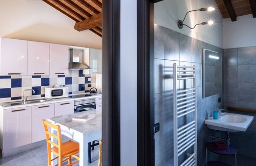 Larciano House | Beautiful apartment in villa for 4 guests with pool, A/C, WIFI, TV and parking
