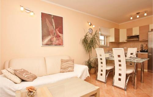 Porec Apartment | Beautiful Apartment In Porec With Wifi