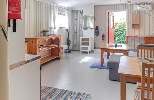 Navragol Apartment | Beautiful apartment in Holmsjö with WiFi