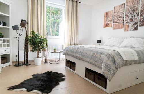 Landstuhl Apartment | Beautiful Apartment in town centre (TLA/TDY/TLF)