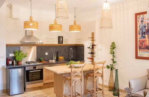 Arles City Centre Apartment | Beautiful apartment in the heart of the Roquette district, comfort assured