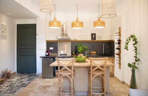 Arles City Centre Apartment | Beautiful apartment in the heart of the Roquette district, comfort assured