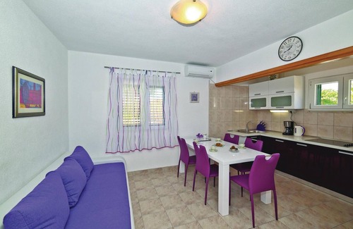 Trogir Apartment | Beautiful apartment in Trogir with WiFi