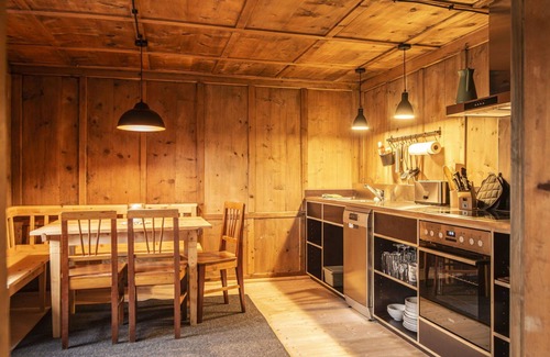 Kauns Villa | Beautiful apartment in villa for 8 guests with WIFI, terrace and parking