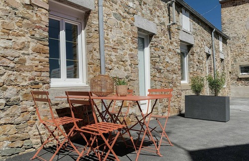 Pirou House | Beautiful apartment in villa for 4 guests with WIFI and pets allowed