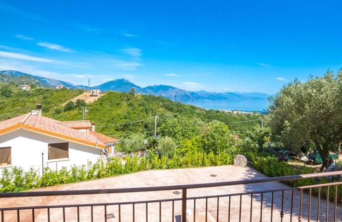 Policastro Bussentino Apartment | Beautiful Apartment in Policastro Bussentino With 3 Bedrooms and Wifi