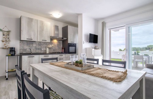 La Muddizza Apartment | Beautiful apartment for 6 people with pool, WIFI, A/C, TV, patio, pets allowed and parking