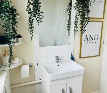 Riverside Apartment | Beautiful Apartment on London Bridge!