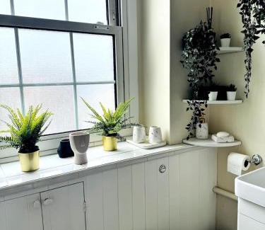 Riverside Apartment | Beautiful Apartment on London Bridge!