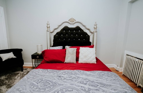 Queens House | Beautiful apartment seconds away from LGA airport