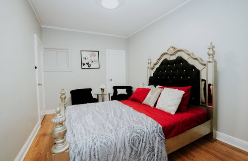 Queens House | Beautiful apartment seconds away from LGA airport