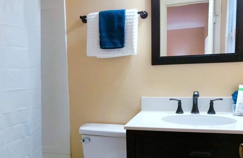 Downtown Greensboro Apartment | Beautiful apartment Gem in Historic Downtown Location. Perfect for Longterm stay