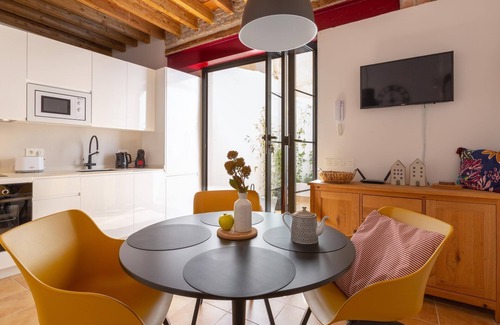 Lagunillas Apartment | Beautiful apartment with patio in the Picasso neighborhood