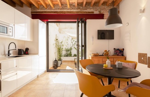 Lagunillas Apartment | Beautiful apartment with patio in the Picasso neighborhood