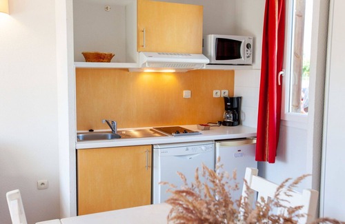 Cassen Apartment | Beautiful apartment with internet, pool, TV, terrace, pets allowed, panoramic view and parking