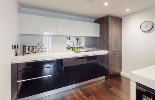 Churchill Apartment | Beautiful Apartment With Balcony in Chelsea