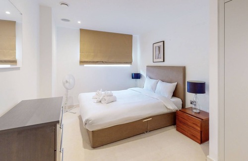 Churchill Apartment | Beautiful Apartment With Balcony in Chelsea