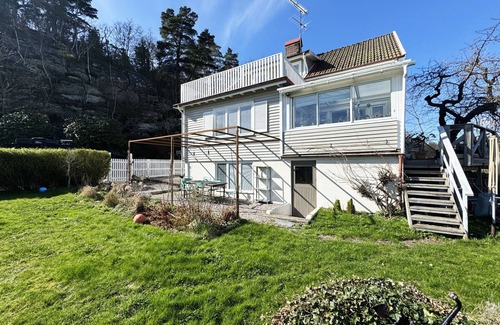 Ljungskile Ski Chalet | Beautiful archipelago villa outside Ljungskile | SE09056