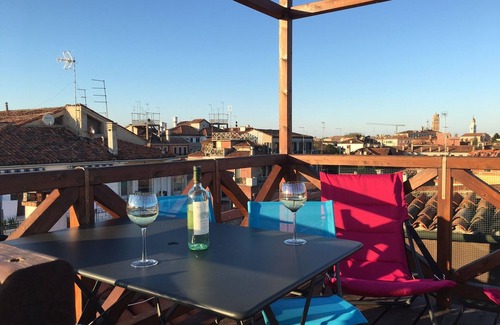Dorsoduro Apartment | Beautiful Art Deco Appartment with amazing view from the roof top terrace