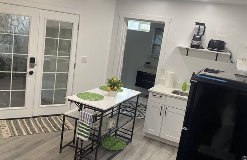 Taylorsville Apartment | Beautiful Backhouse located near by freeway, stores and SLCC