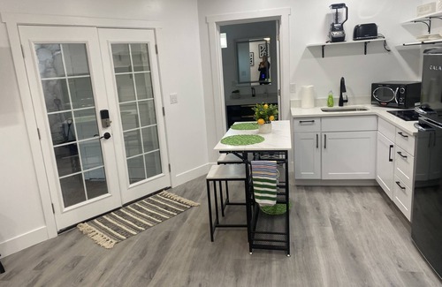 Taylorsville Apartment | Beautiful Backhouse located near by freeway, stores and SLCC