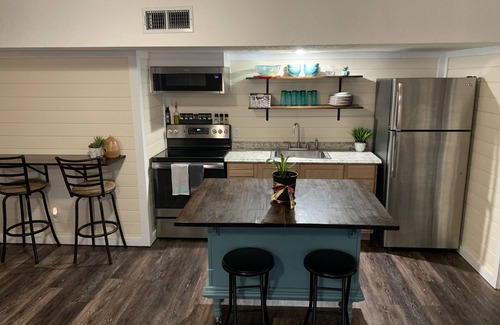 St. George House | Beautiful basement apartment near the center and outdoor paths