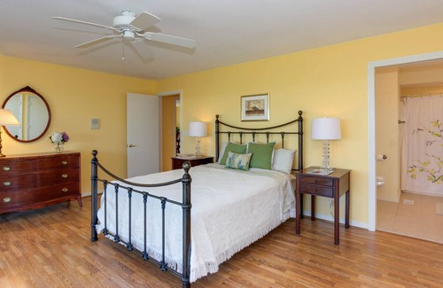 Northeast Virginia Beach House | Beautiful Bay Front Property - 2BR/2BA