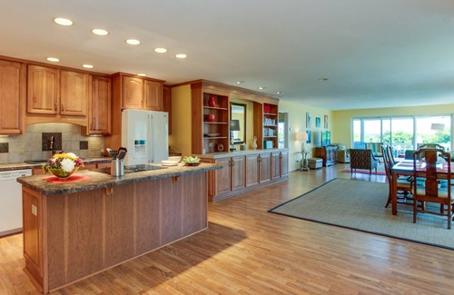 Northeast Virginia Beach House | Beautiful Bay Front Property - 2BR/2BA