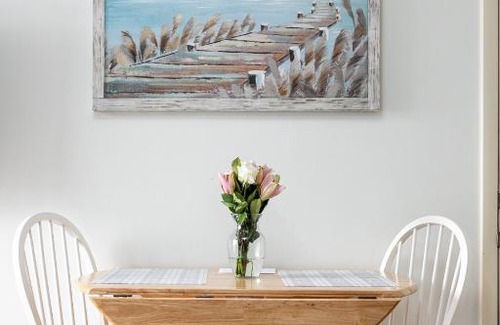 Acme House | Beautiful Bay View Couples Retreat at The Shores 5586