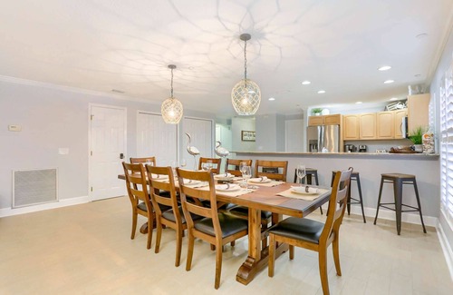 Indian Rocks Beach Condo | Beautiful Beachside Condo, FREE Activities Included, Beach Gear, Pool, Grill ~ 101 Casa de Playa