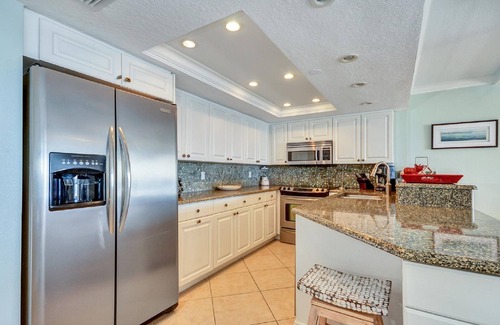 Indian Rocks Beach Condo | Beautiful BEACHFRONT Condo 3Bedroom/2Bathroom