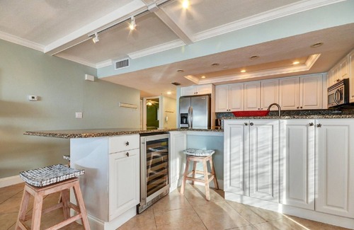 Indian Rocks Beach Condo | Beautiful BEACHFRONT Condo 3Bedroom/2Bathroom