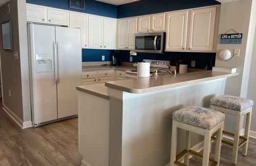 Ocean Drive Condo | BEAUTIFUL BEACHFRONT Condo- Quiet- Pool, Hot Tub, Lazy River, Easy Beach Access
