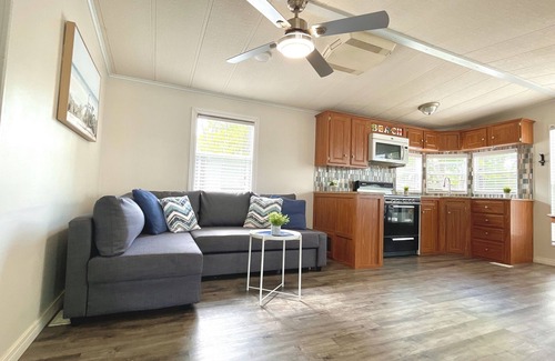 Sherkston Cottage | Beautiful Beach Home at Sherkston Shores Port Colborne