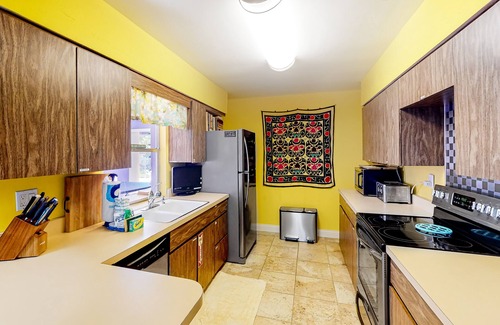 Holmes Beach House | Beautiful Beach Home Right Near the Water with Private Pool, AC, & Fast WiFi